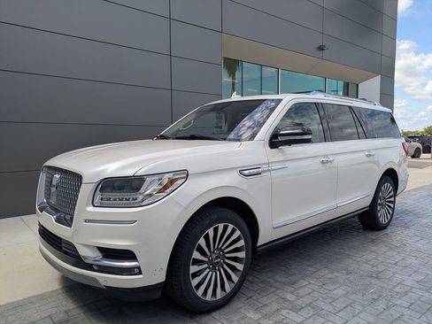 Used 2019 Lincoln Navigator L Reserve AWD/4WD image 2