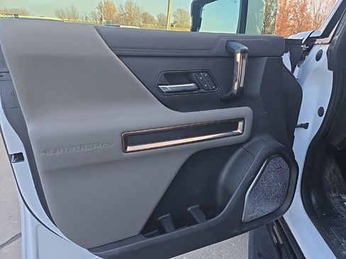 Used 2025 GMC Hummer EV 3X image 33