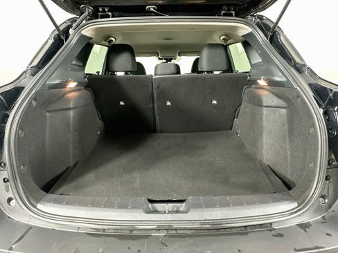 Used 2025 Nissan Kicks SV AWD/4WD image 27