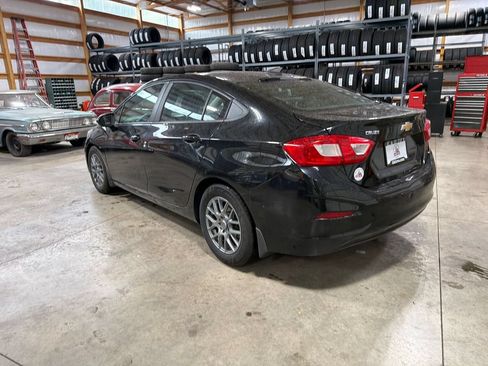 Used 2016 Chevrolet Cruze LS FWD image 10