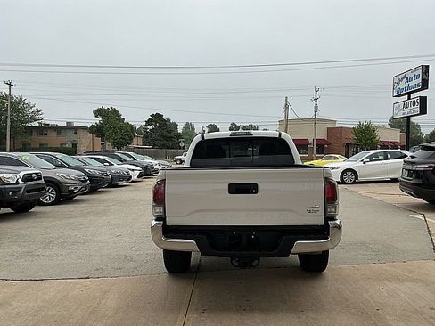 Used 2022 Toyota Tacoma TRD Off-Road AWD/4WD image 6