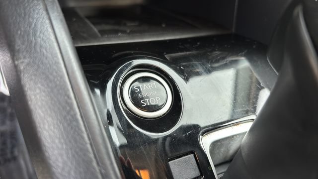 Used 2025 Nissan Versa SV FWD image 32