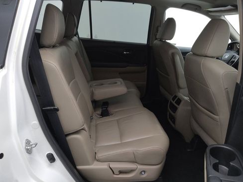 Used 2018 Honda Pilot Touring image 19