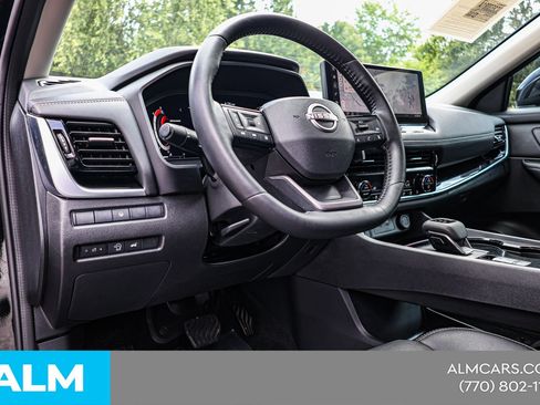 Used 2025 Nissan Rogue SL FWD image 21