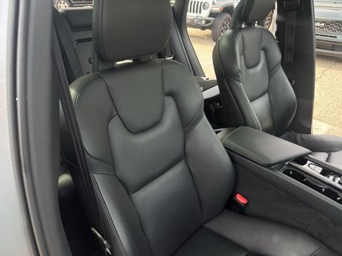 Used 2018 Volvo XC60 T5 Momentum w/ Convenience Package AWD/4WD image 36