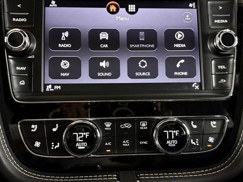 Used 2017 Bentley Bentayga AWD/4WD image 37