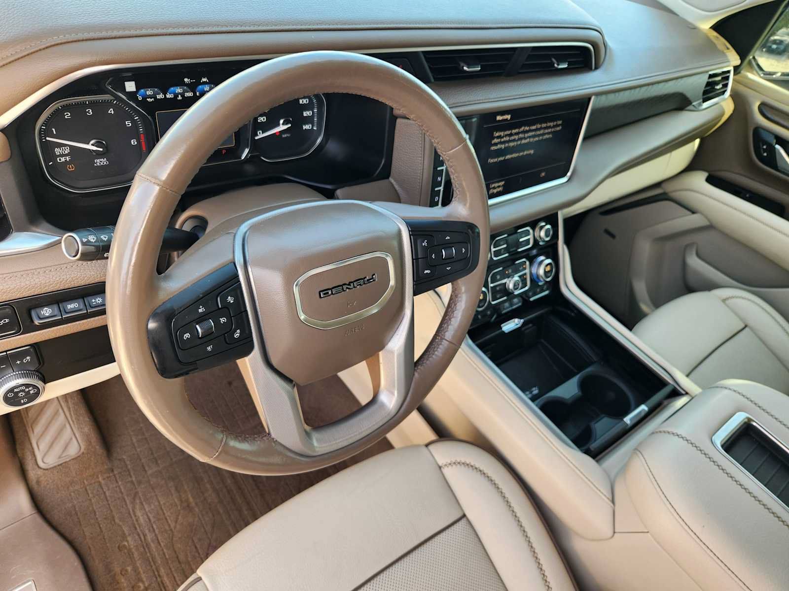 Used 2021 GMC Yukon Denali w/ Denali Premium Package AWD/4WD image 2