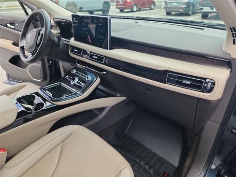 Certified 2023 Lincoln Nautilus Reserve image 25