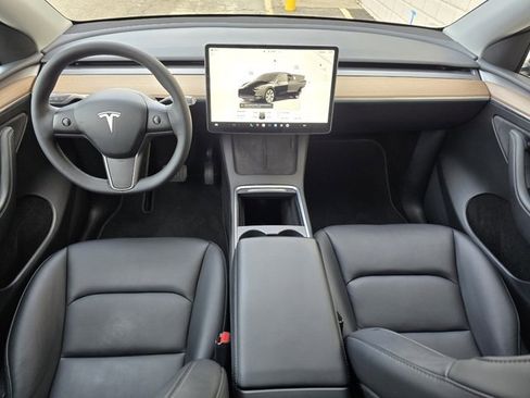 Used 2024 Tesla Model Y Long Range image 2