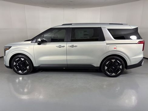 New 2026 Kia Carnival EX FWD image 5