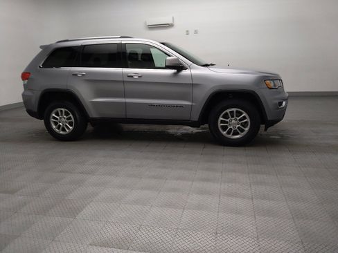 Used 2018 Jeep Grand Cherokee Laredo AWD/4WD image 11