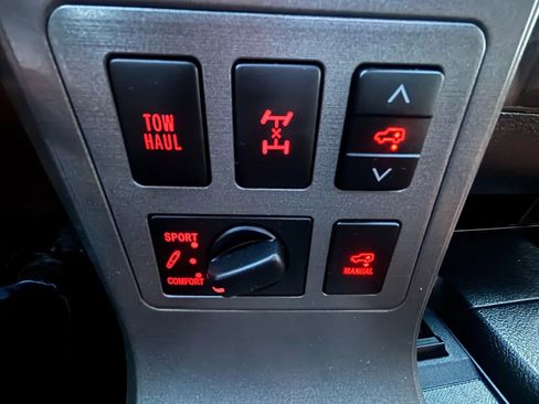 Used 2015 Toyota Sequoia Platinum image 39