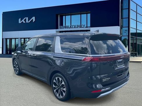 Used 2024 Kia Carnival EX FWD image 8
