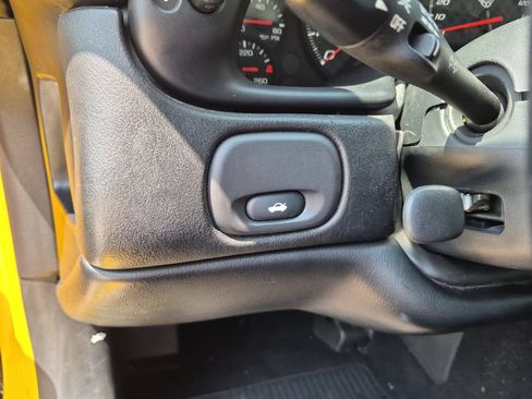 Used 2002 Chevrolet Corvette Z06 w/ Memory Pkg RWD image 13