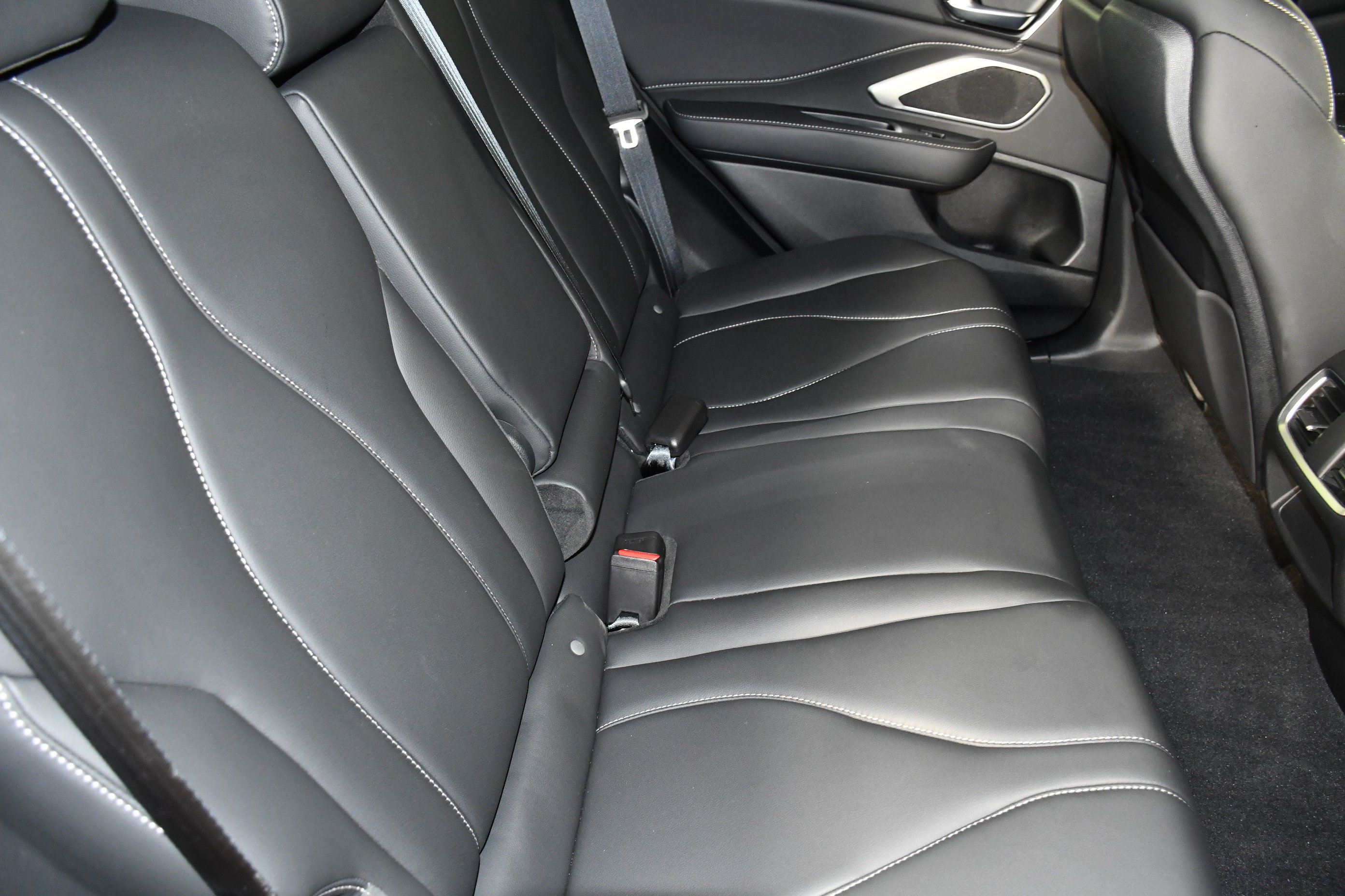 Used 2025 Acura RDX SH-AWD image 44