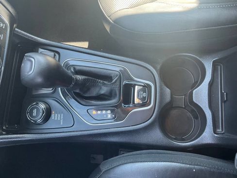 Used 2019 Jeep Cherokee Limited AWD/4WD image 26
