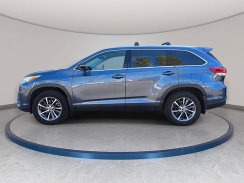 Used 2019 Toyota Highlander XLE AWD/4WD image 9