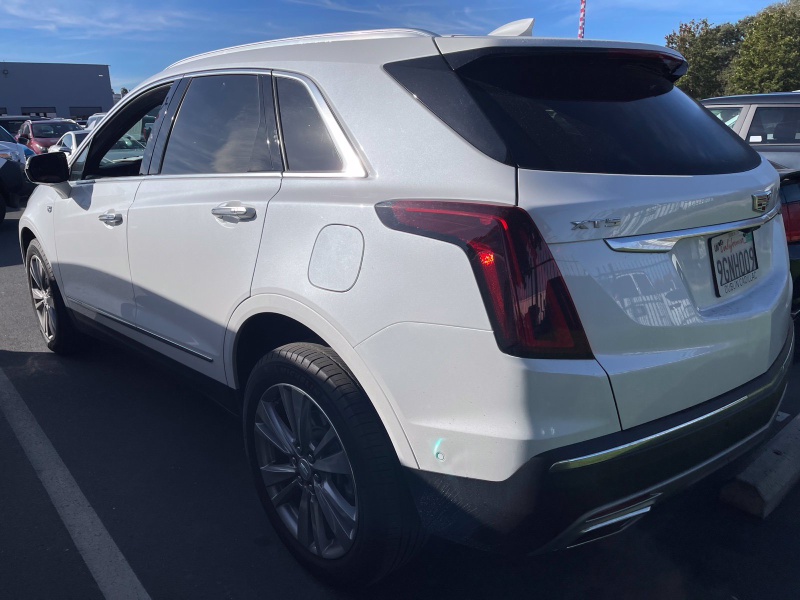 Used 2023 Cadillac XT5 Premium Luxury w/ Technology Package FWD image 2
