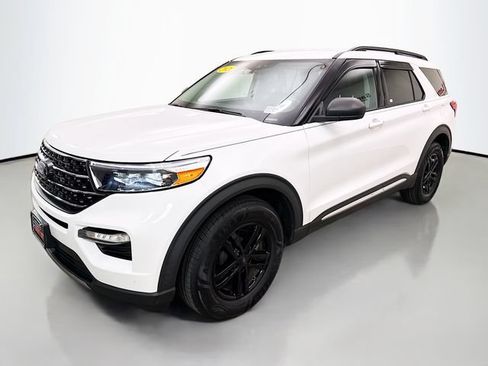 Used 2021 Ford Explorer XLT w/ Equipment Group 202A AWD/4WD image 3