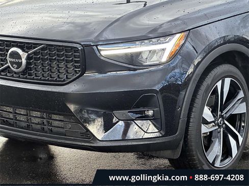 Used 2025 Volvo XC40 B5 Plus image 6