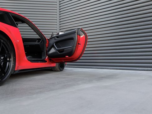 Used 2025 Porsche 911 Carrera GTS image 32