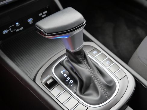 Certified 2025 Hyundai Kona SEL image 25