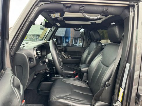 Used 2018 Jeep Wrangler Unlimited Sahara AWD/4WD image 23
