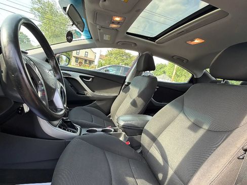 Used 2015 Hyundai Elantra SE w/ Option Group 03 FWD image 11