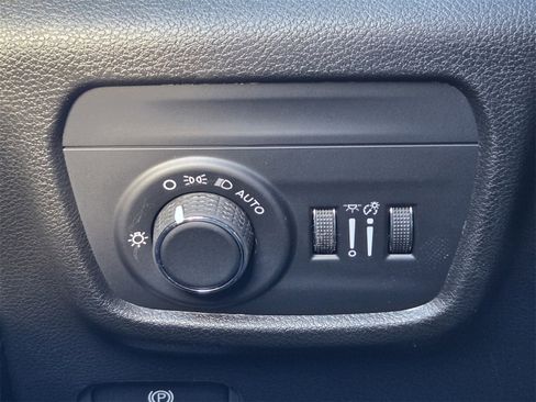 New 2025 Jeep Grand Cherokee Laredo X w/ Luxury Tech Group I image 21