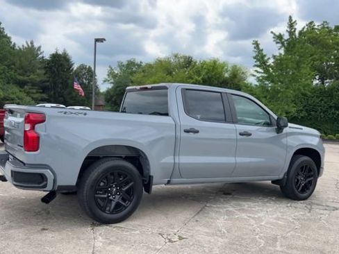 Used 2024 Chevrolet Silverado 1500 Custom w/ Dark Appearance Package image 9