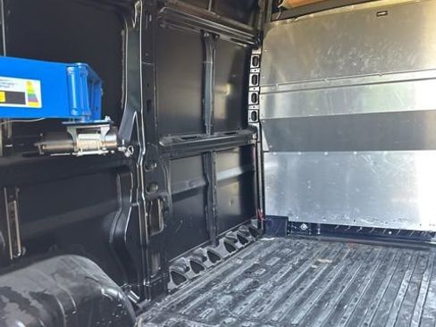 Used 2023 RAM ProMaster 2500 w/ Black Appearance Package FWD image 9