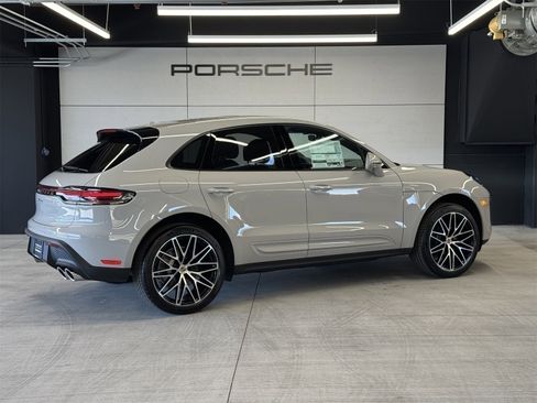 Used 2025 Porsche Macan image 8