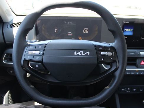 Used 2025 Kia K4 FWD image 17