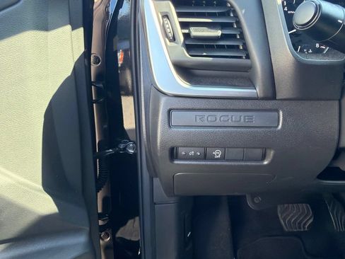 Used 2025 Nissan Rogue S AWD/4WD image 14