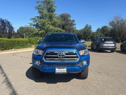 Used 2017 Toyota Tacoma Limited AWD/4WD image 2