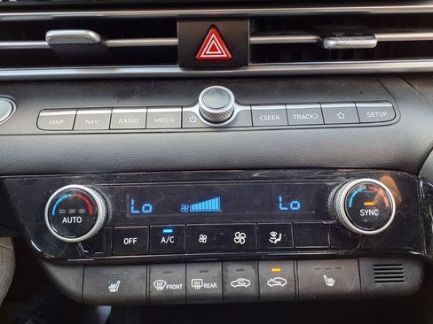 Used 2025 Hyundai Elantra SEL FWD image 9