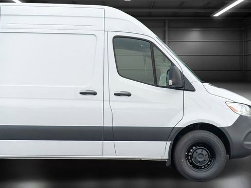 Used 2024 Mercedes-Benz Sprinter 2500 image 11