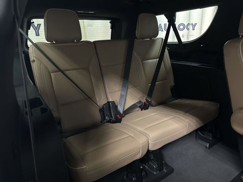 Used 2021 Chevrolet Suburban Premier w/ Premium Package image 22