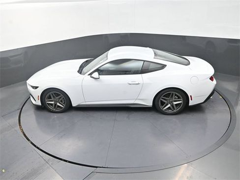 Used 2024 Ford Mustang Coupe image 18