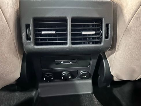 Used 2018 Jaguar F-PACE Premium image 13