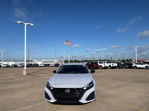 Certified 2025 Nissan Altima 2.5 SR FWD image 6