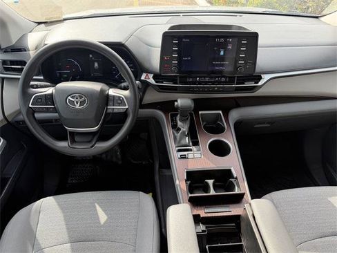 Certified 2021 Toyota Sienna LE image 9