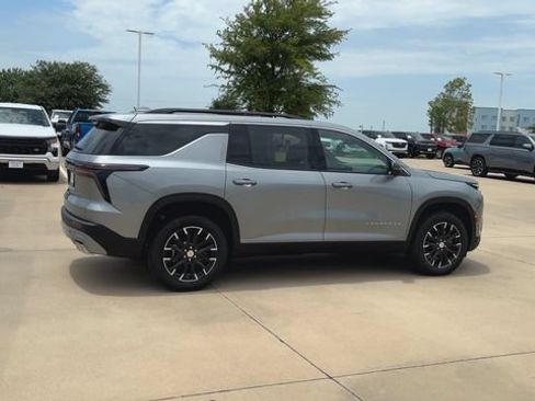 New 2026 Chevrolet Traverse LT w/ Sun and Wheel Package FWD image 9