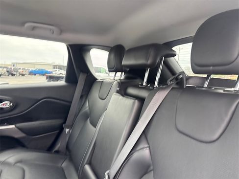 Used 2020 Jeep Cherokee Limited image 27