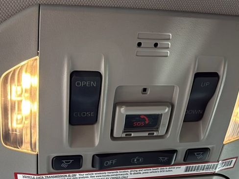 Used 2020 Toyota Highlander XLE image 32