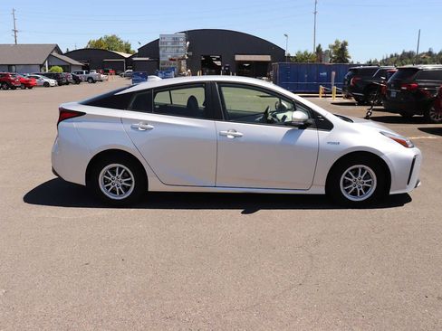 Certified 2022 Toyota Prius LE FWD image 4