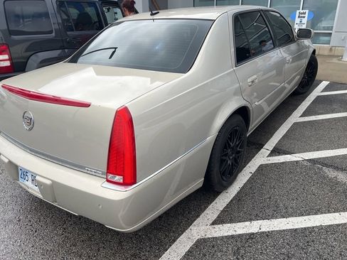 Used 2007 Cadillac DTS Luxury I w/ Sun And Sound Package FWD image 3