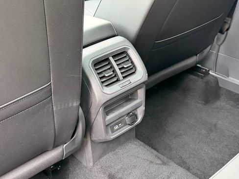 Certified 2023 Volkswagen Tiguan SE R-Line AWD/4WD image 24