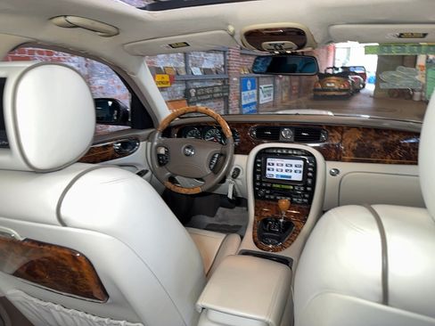 Used 2007 Jaguar XJ8 L RWD image 95