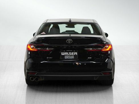 Used 2025 Toyota Camry SE image 4